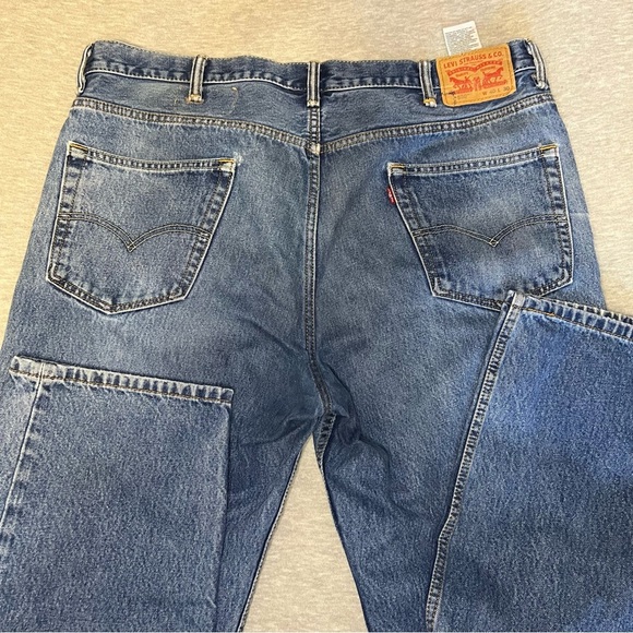 Levi's Blue Relaxed Fit Jeans with Classic Denim Style - Picture 4 of 5